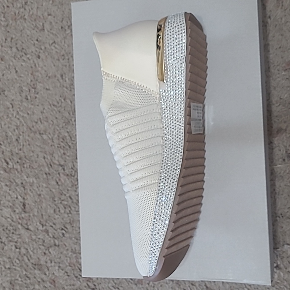 Kenneth Cole Reaction Cream Sneakers SIZE 7.5 NWT